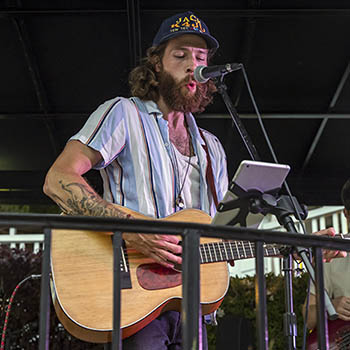 Live entertainment by Sam Burchfield during Club Magnolia 19 - After Golf Experience.